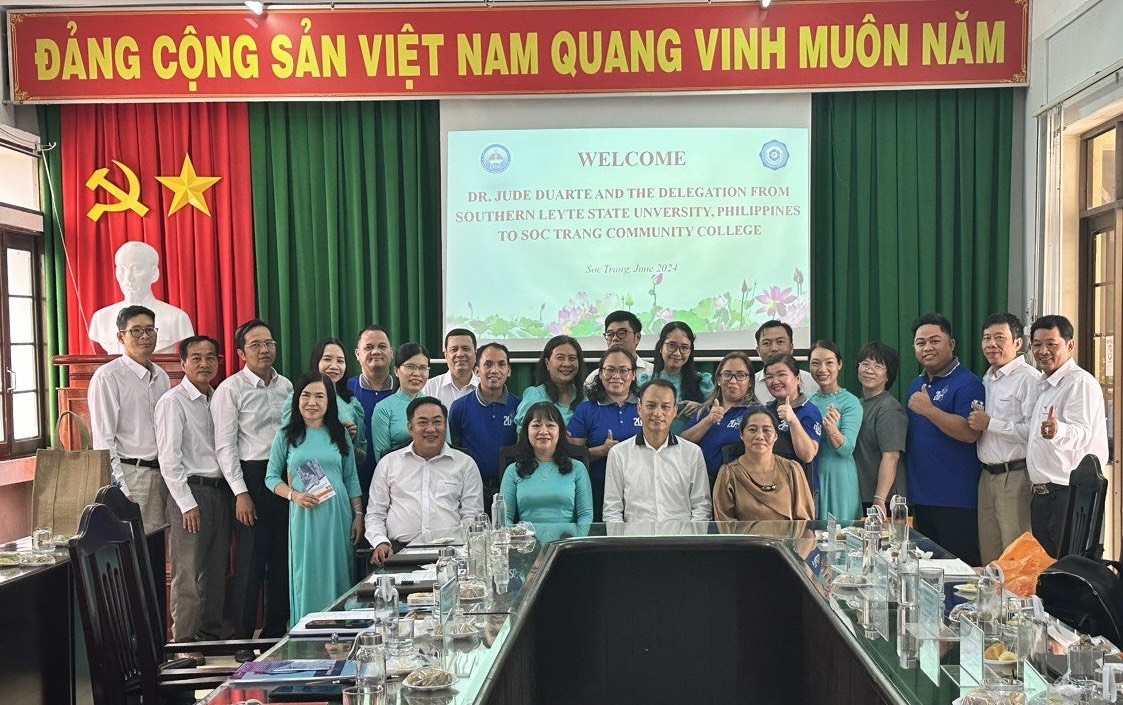 TIẾP ĐÓN VÀ LÀM VIỆC VỚI ĐOÀN CÔNG TÁC CỦA TRƯỜNG ĐẠI HỌC NAM LEYTE, PHI-LÍP-PIN